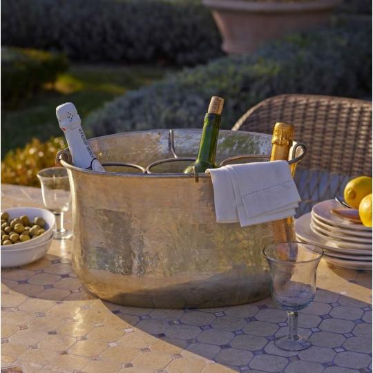 klasicka stolna vinarska chladicka darcek vina doplnok drziak strieborna mosadz bronz cin strieborna mediteranska vintage vinaren restauracia bistro lameridiana drziak na vino.jpg